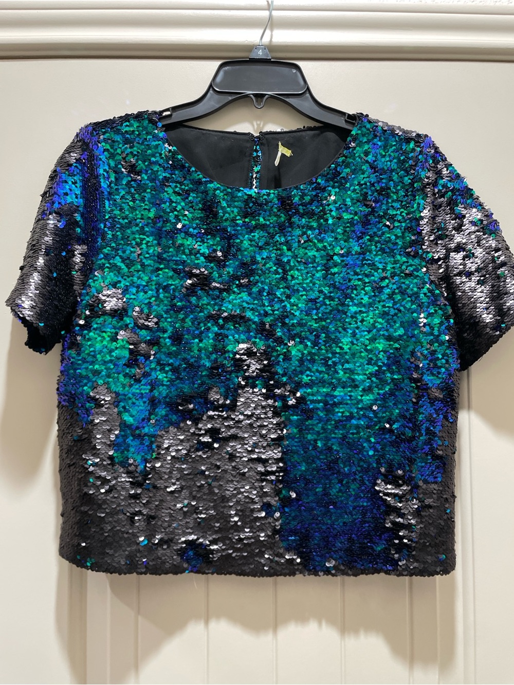 Reversible Sequin Short Sleeve Crop Top in Blue-Green and Black